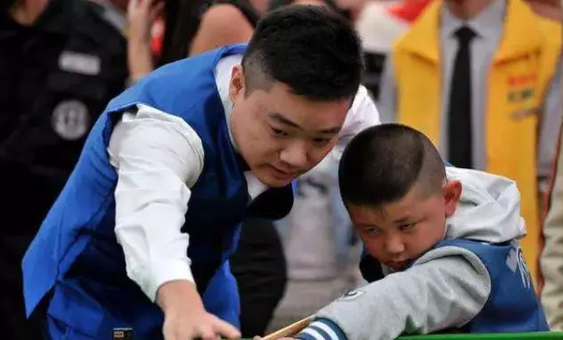 他15岁拿下世界台球冠军，30岁身家过亿，被外媒誉为“中国龙”(3)