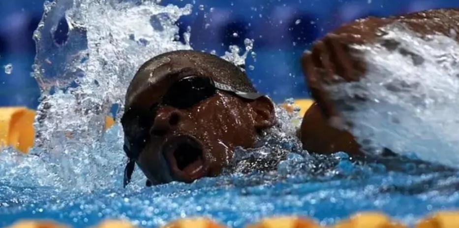 不仅创造了奥运会历史最晚纪录，还差点淹死在泳池中，却让全世界都为之动容(4)
