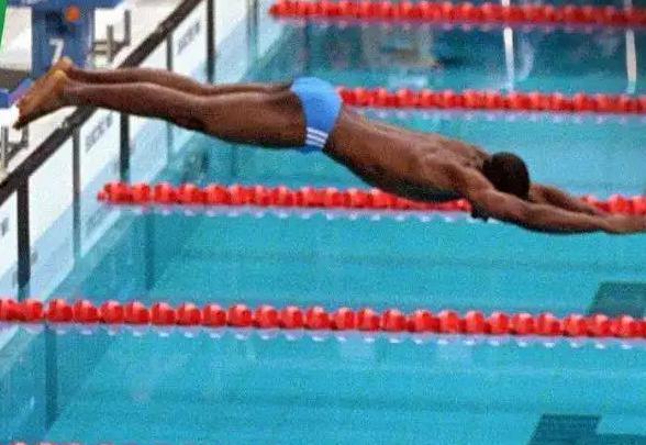 不仅创造了奥运会历史最晚纪录，还差点淹死在泳池中，却让全世界都为之动容(7)