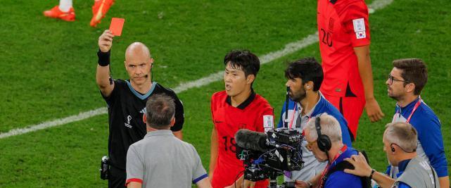 韩国主帅红牌罚下！输球后围着裁判发飙，2022年世界杯已不是2002年(3)