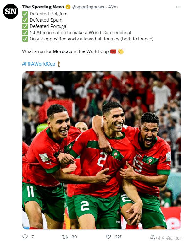 摩洛哥全队跪地致谢球迷！外媒盛赞：击败三支世界前十已成非洲第一(5)