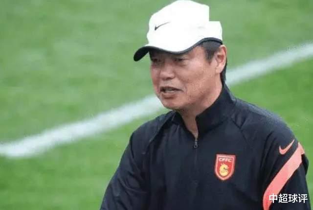 韩国教练：对中国球员在更衣室抽烟很吃惊，就像旁边没人一样！(2)