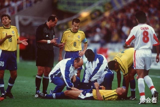 回顾98世界杯决赛究竟发生了什么？让罗纳尔多在决赛中发挥失常！(2)