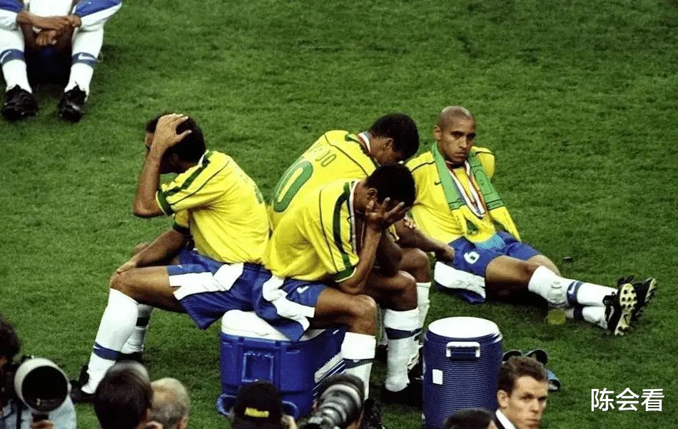 回顾98世界杯决赛究竟发生了什么？让罗纳尔多在决赛中发挥失常！(4)
