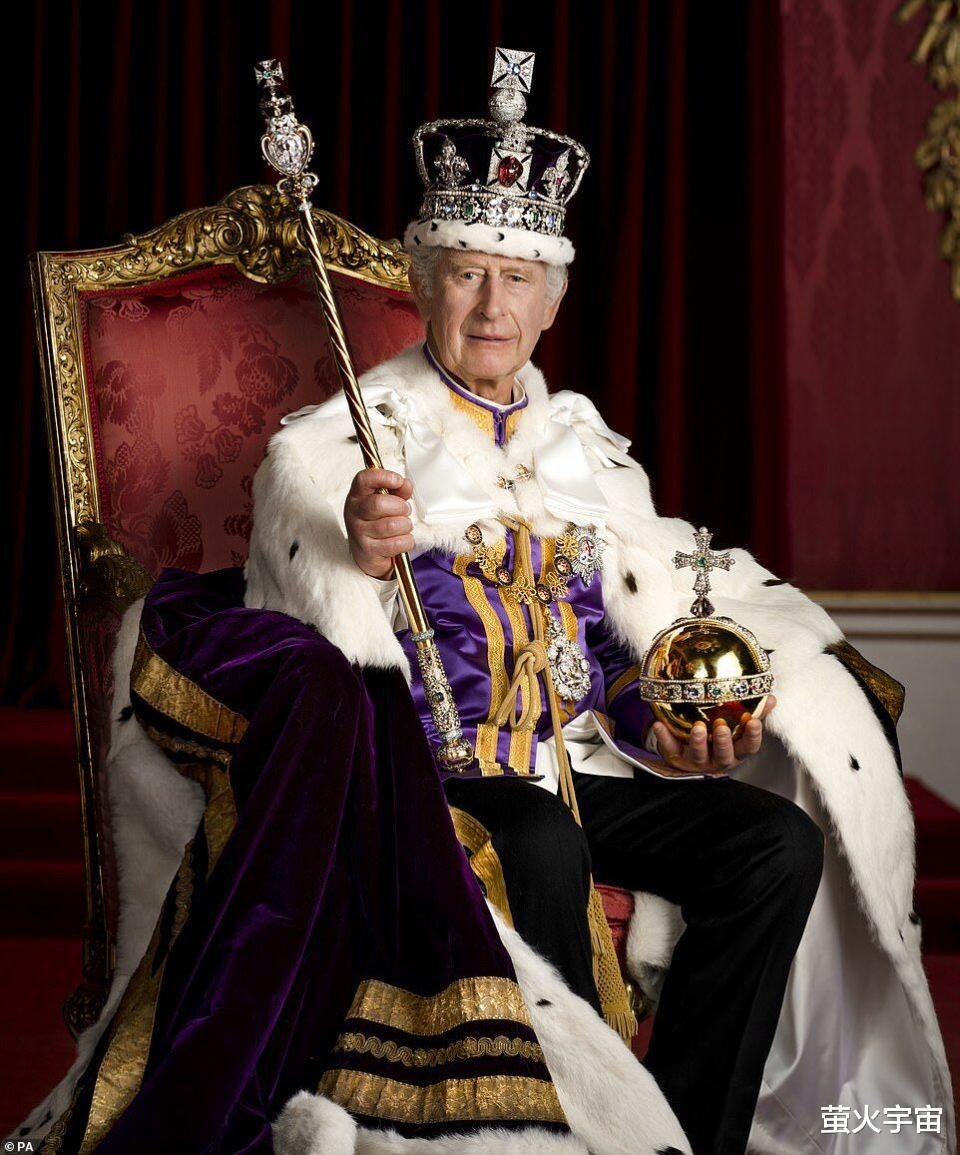 英国王室公布加冕官方照！三代人组成“精简团队”，查尔斯很气派(2)