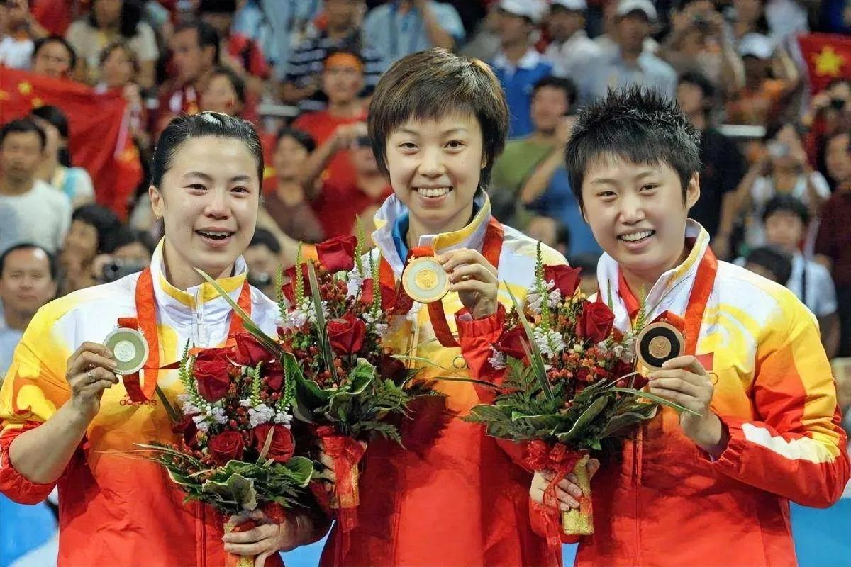 谁是中国乒乓球获得大满贯最年轻的选手？

1.邓亚萍，23岁
2.刘国梁，23岁(1)