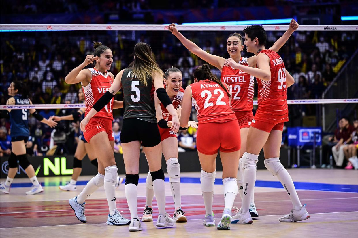23年女排世联赛泰国曼谷站诞生了第三支晋级总决赛的球队，她们就是欧洲新贵土耳其女