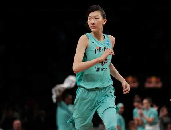 细细的盘点一下，中国篮球运动员有资格被称的上世界级别的，也就区区几人。
1.姚明(1)