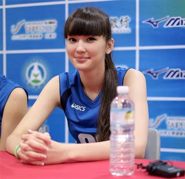 莎宾娜是哈萨克斯坦女排运动员，一出道便红遍世界，成为女子排坛第一美人。身材高挑，(18)
