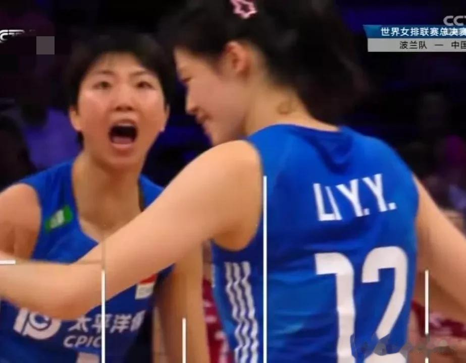 [撒花][撒花]恭喜中国女排进军决赛[撒花][撒花]
李盈莹一槌定音，拿下最后一