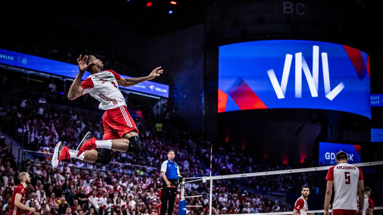 男排 2023 VNL：古巴裔超级莱昂将波兰带入决赛 。

超级莱昂（主攻）得到(2)