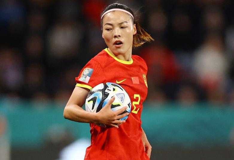 宣布了！中国女足新MVP创历史，稳超金球唐佳丽，加盟英超队签2年(3)