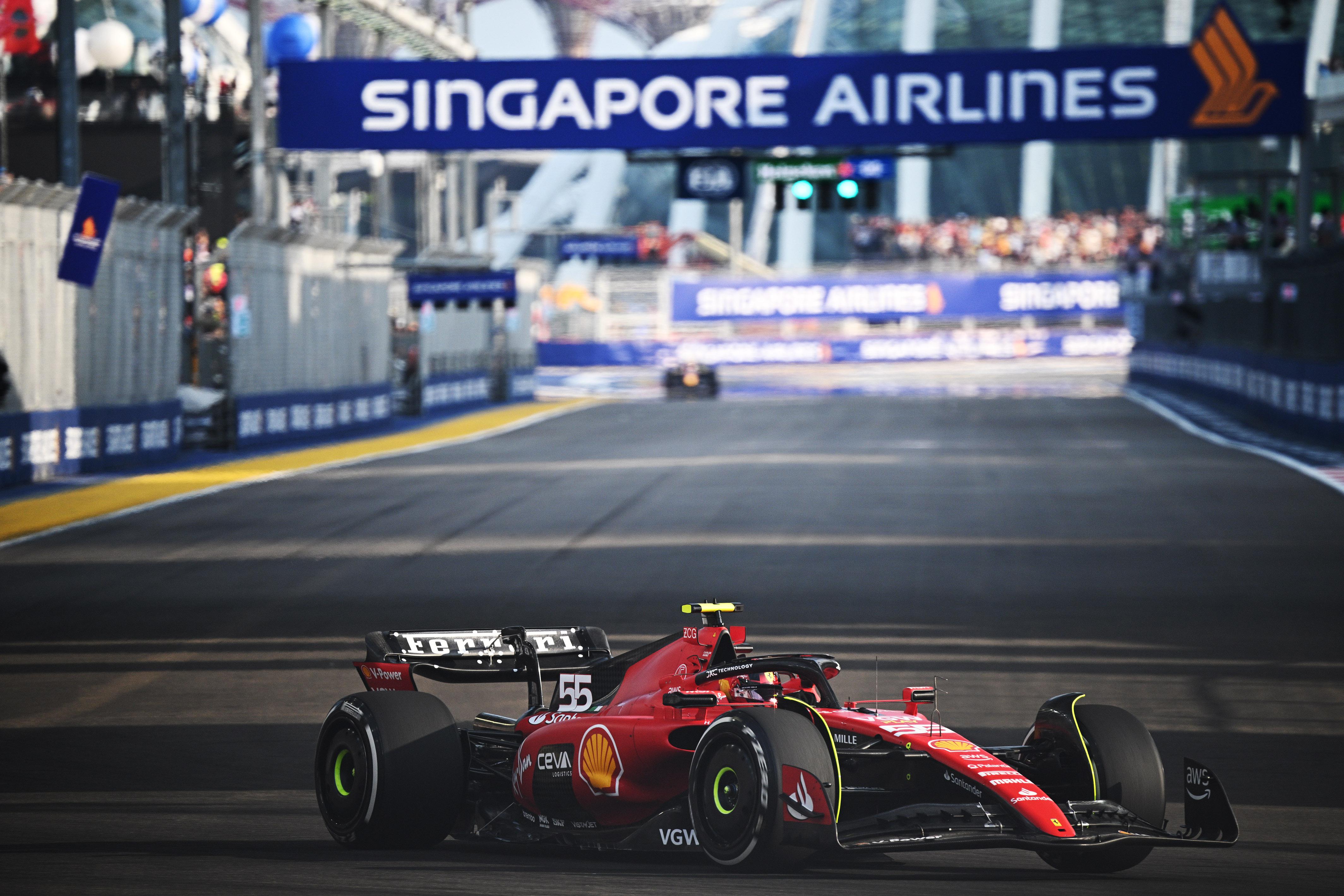 赛车——F1新加坡大奖赛：第一轮练习赛赛况