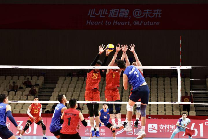 现场高清大图来了，首次亮相的中国男排亚运队赢了！(7)