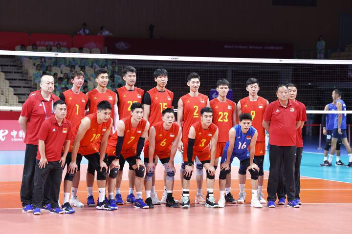 现场高清大图来了，首次亮相的中国男排亚运队赢了！(8)