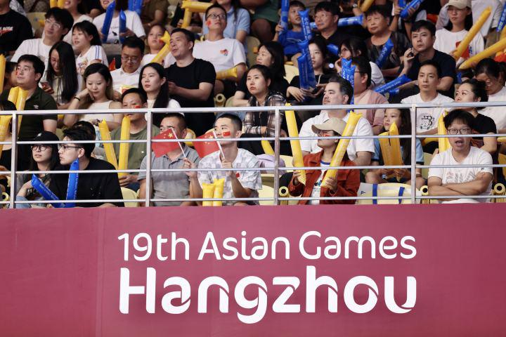 现场高清大图来了，首次亮相的中国男排亚运队赢了！(9)