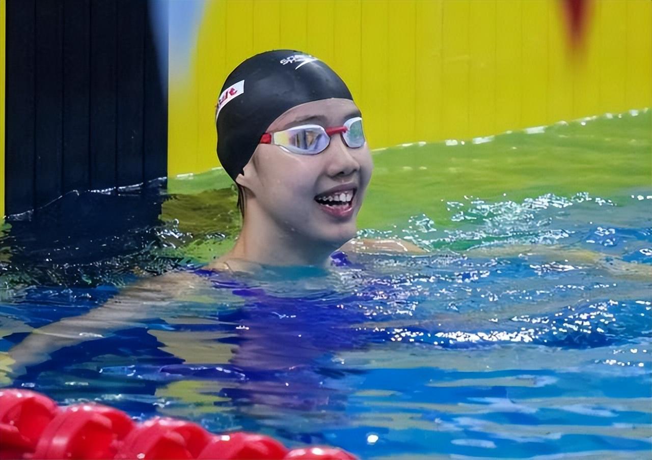 中国泳军再添1金！20岁少女险破亚洲纪录夺冠 卫冕冠军逆转摘银(2)