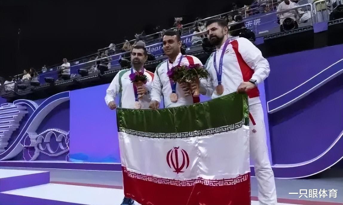 国家骄傲！伊朗男乒仅3人出战，还能拿亚运铜牌，领奖台上洒泪(3)