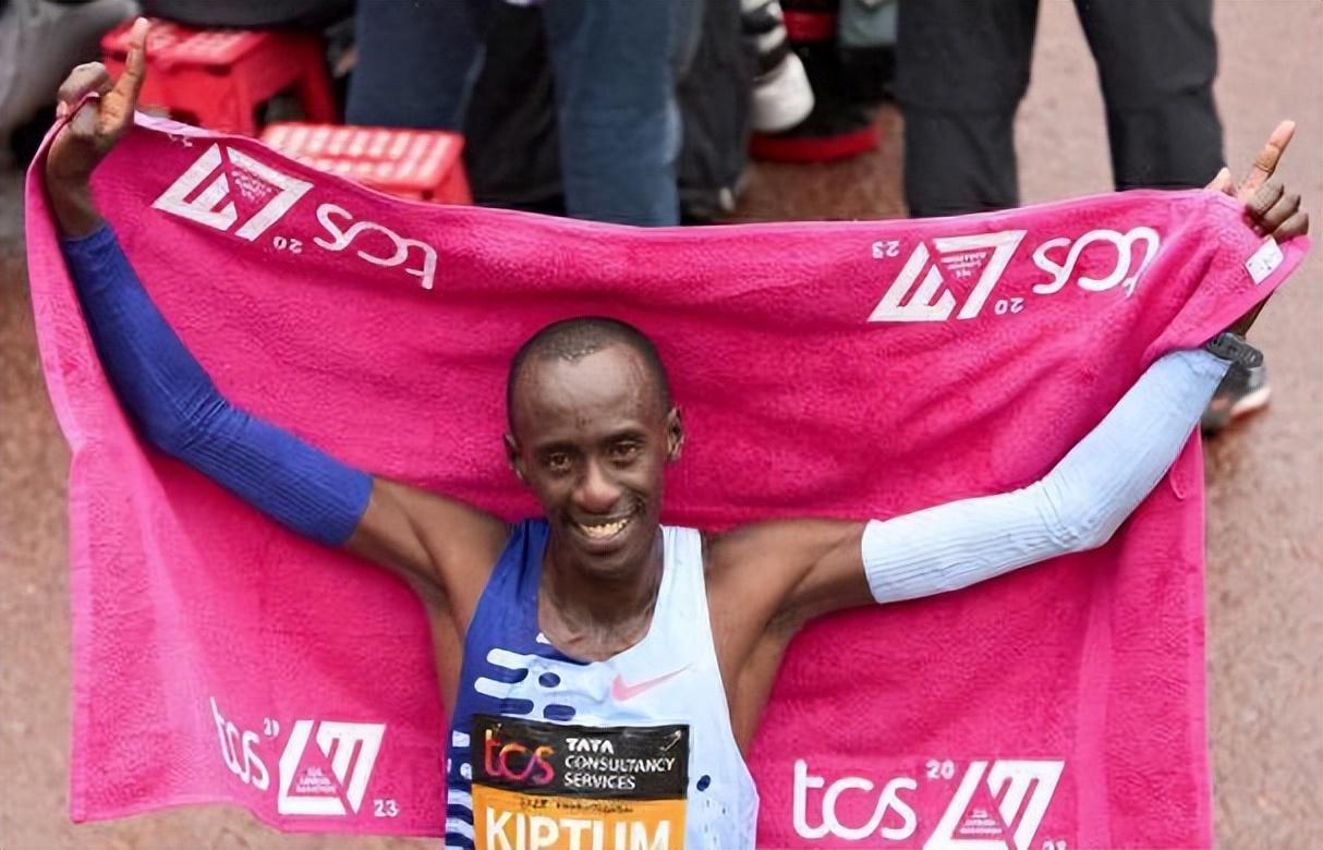 肯尼亚人创造历史！男子马拉松成绩2小时0分35秒打破世界纪录！(3)