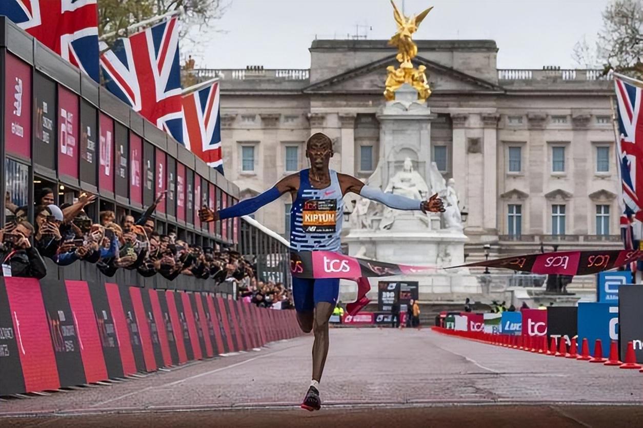 肯尼亚人创造历史！男子马拉松成绩2小时0分35秒打破世界纪录！(6)