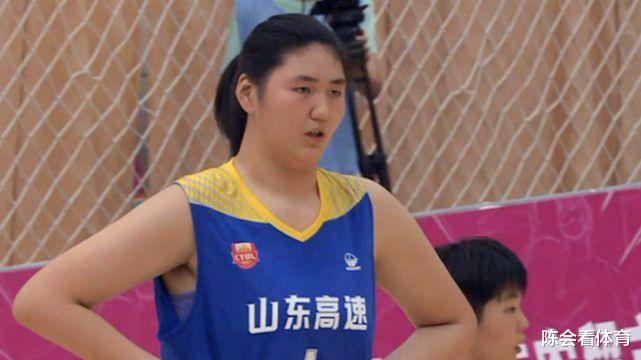 盘点中国女篮又胖又能打的3位美女球员，为何男篮的球员就不行？(3)