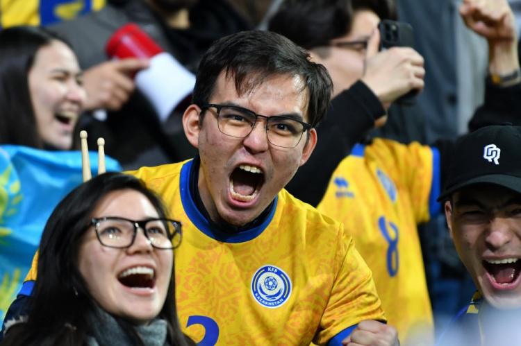 “脱亚入欧”21年，哈萨克斯坦男足竟然要踢进欧洲杯了(5)