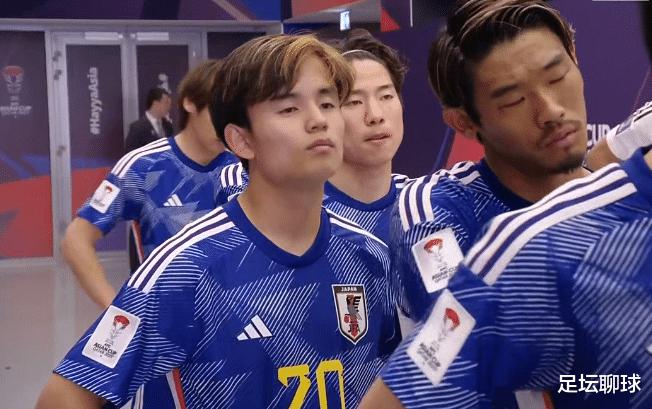 伟大2-1！前亚洲冠军创造历史：首次掀翻日本男足，门将激动跪地落泪(3)