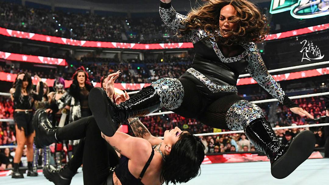 贝莉或将被迫冲击另一位WWE女子冠军，科迪真要给巨石强森让路？(8)