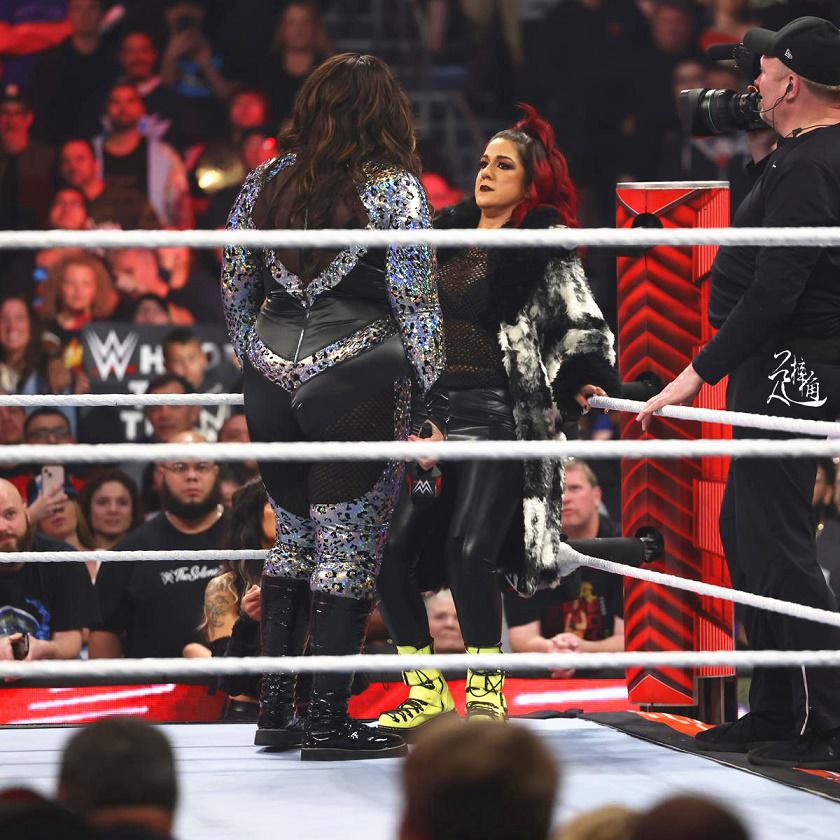 贝莉或将被迫冲击另一位WWE女子冠军，科迪真要给巨石强森让路？(9)