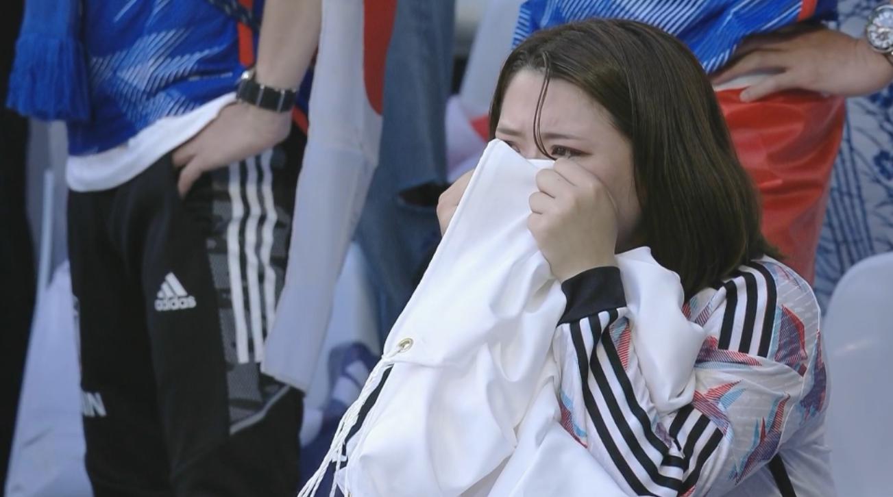 众生相！日本队遭绝杀崩溃，女球迷哭泣，伊朗球员激动洒泪(5)