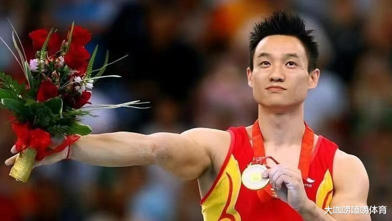 奥运冠军杨威：年仅44岁，如今需要终身戴呼吸机来续命…(4)