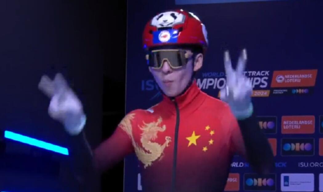 林孝埈500米夺冠，入籍后首枚世锦赛单项金牌，身披国旗庆祝！(1)