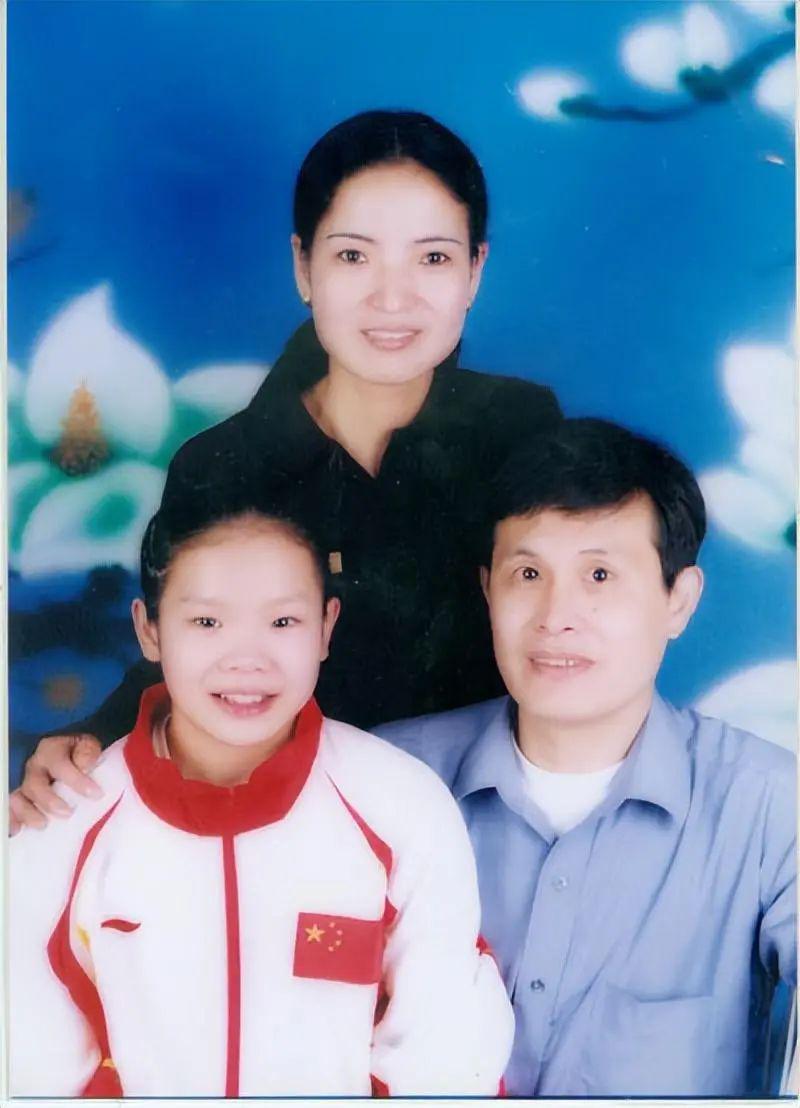 奥运冠军程菲：工人父亲“沾光”进高校执教，她开口为婚恋辟谣(9)