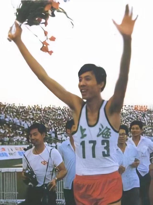 跳高之王朱建华：三次破世界纪录，因奥运丢冠遭羞辱被迫早早退役(2)