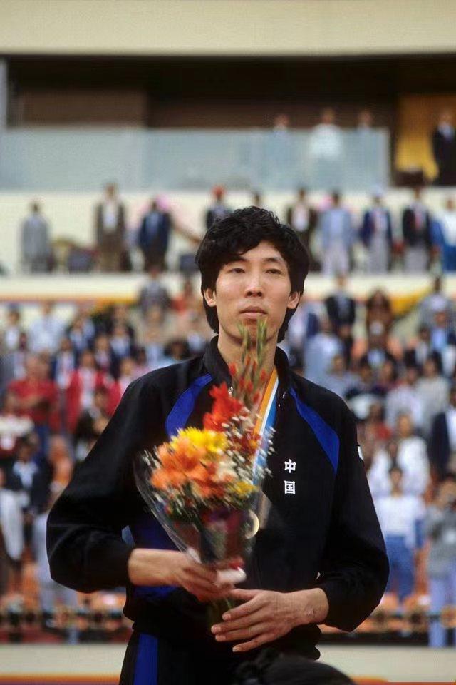 跳高之王朱建华：三次破世界纪录，因奥运丢冠遭羞辱被迫早早退役(10)