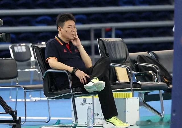 中国女排主教练蔡斌的豪言壮语全部失败，他拿什么来担任主教练?