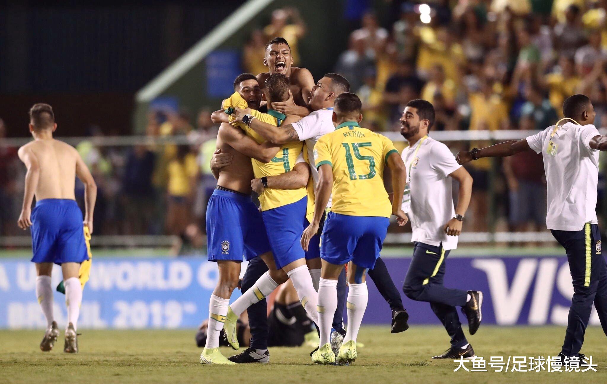 2-1！93分钟绝杀！巴西队夺得世青赛冠军，罗纳尔多现场见证(1)