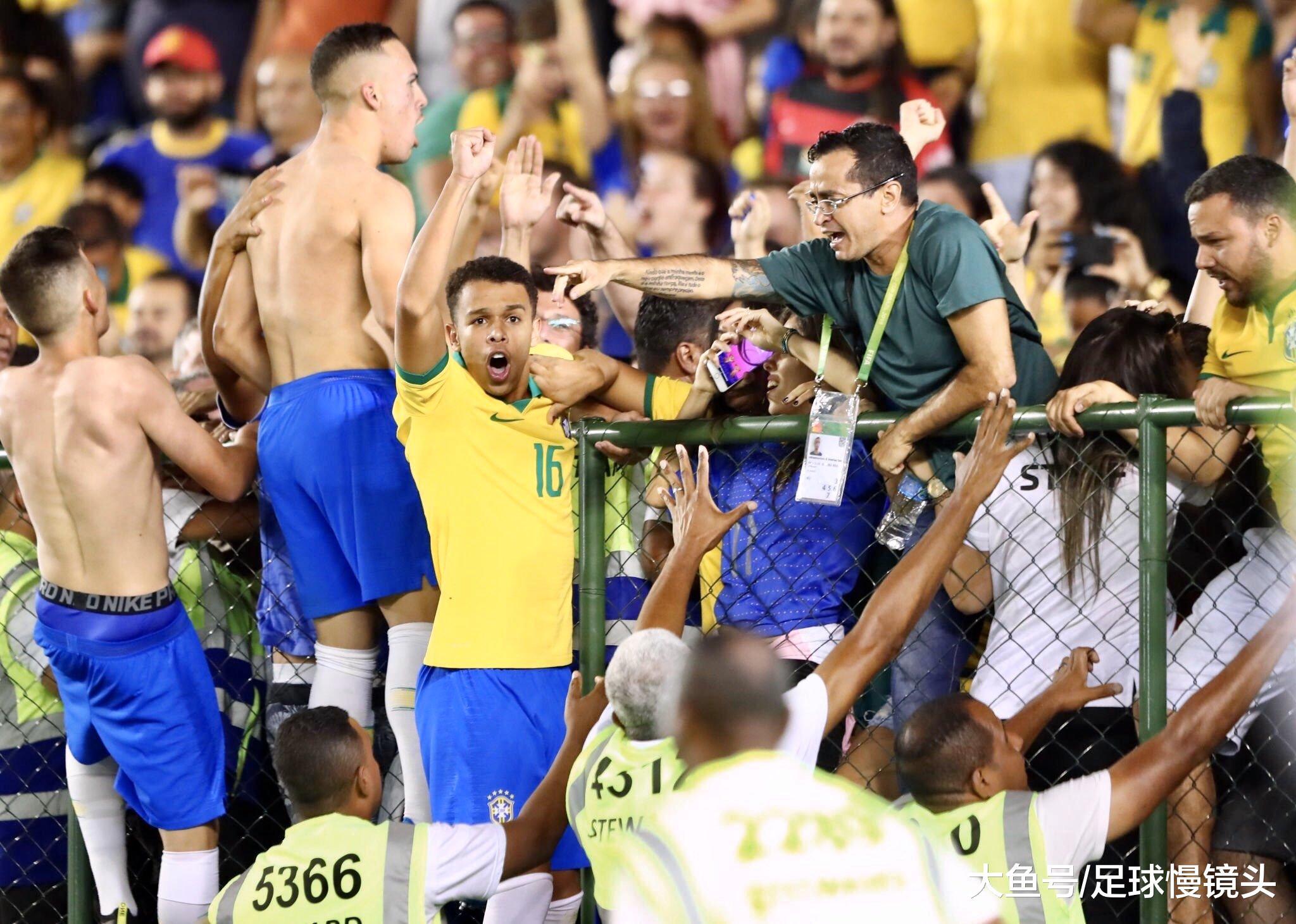 2-1！93分钟绝杀！巴西队夺得世青赛冠军，罗纳尔多现场见证(2)