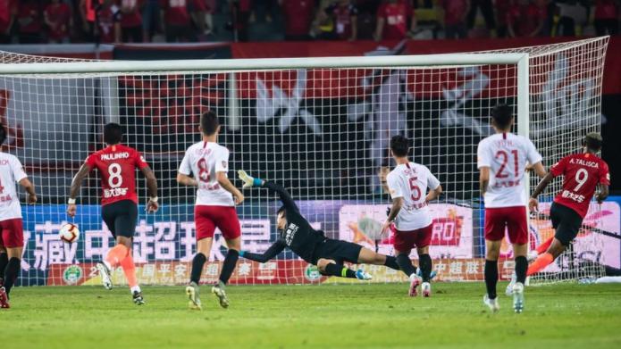 广州恒大主场2-0击败上海上港！塔利斯卡梅开二度，恒大占据争冠主动权