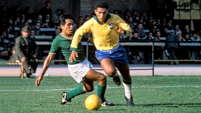 巴西足球历史上的十大巨星，你最喜欢哪一位？(2)