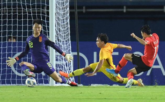 U23亚洲杯小组赛，韩国队补时绝杀中国国奥，门将陈威被破门后口吐芬芳！(3)