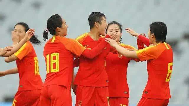中国男足来看看：女足6比1大胜对手，三脚世界波不说，外加一个横梁！(2)