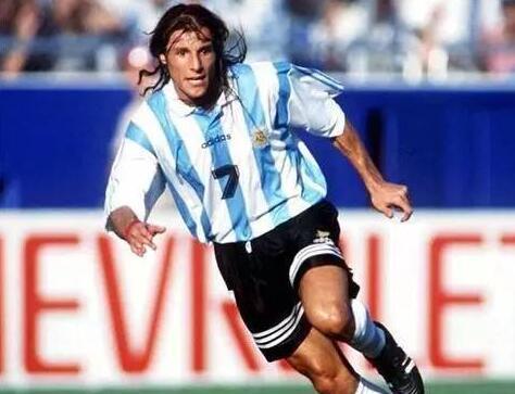 阿根廷史上的十一大巨星排名，现役五大联赛球员只有一人上榜(5)