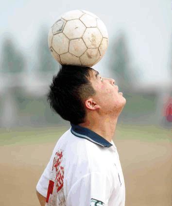 中国足坛的暴力事件 球员被枪决 多国脚被砍(14)