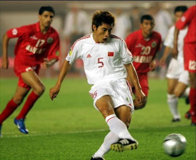 回忆2004亚洲杯：对手指名“废掉”郝海东，日本手球“偷”冠军
