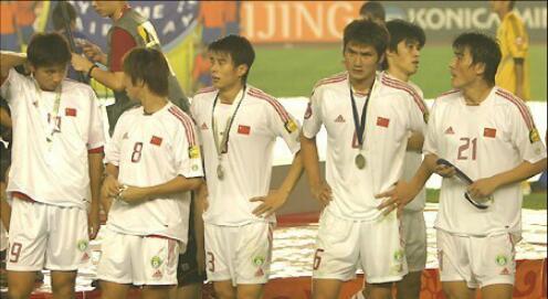 回忆2004亚洲杯：对手指名“废掉”郝海东，日本手球“偷”冠军(2)