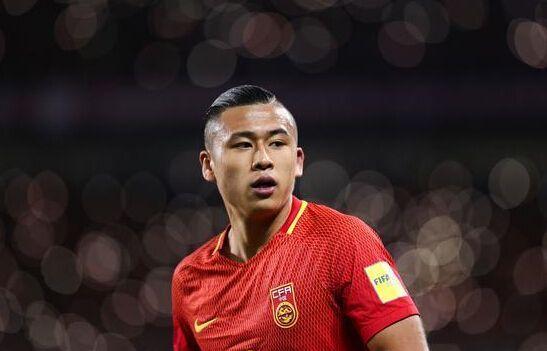 在德甲踢球中国球员的叫什么 在德甲踢球的中国前锋发型最抢眼(3)