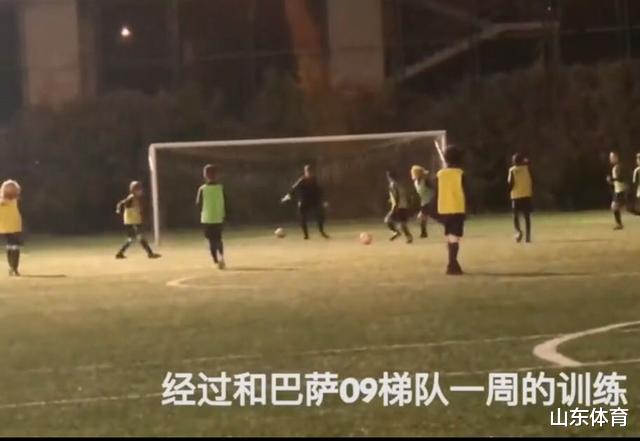 11岁“中国梅西”火了，成首位试训巴萨球员，德布劳内对他猛夸奖(3)