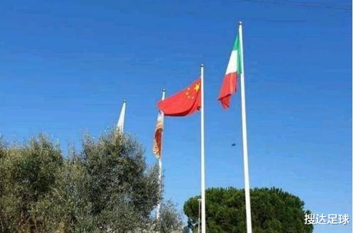 中意友谊！5名意大利教练发声，当地响起中国国歌+挂起中国国旗(2)