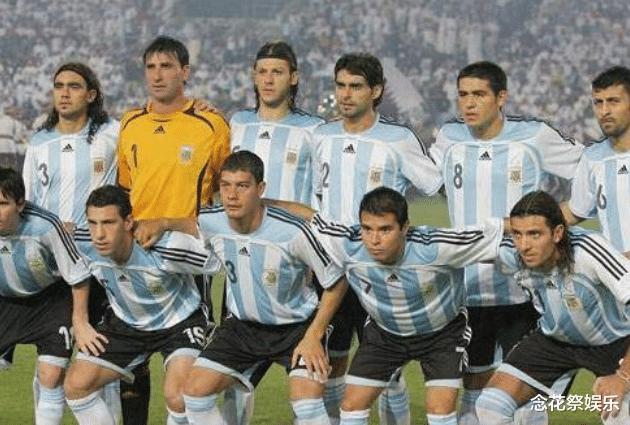 阿根廷的问题是踢得不像一个整体，一场比赛，一只球队，两种踢法